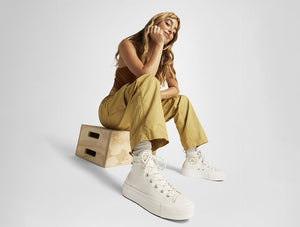 Zapatilla Converse Chuck Taylor Lift Mujer Beige