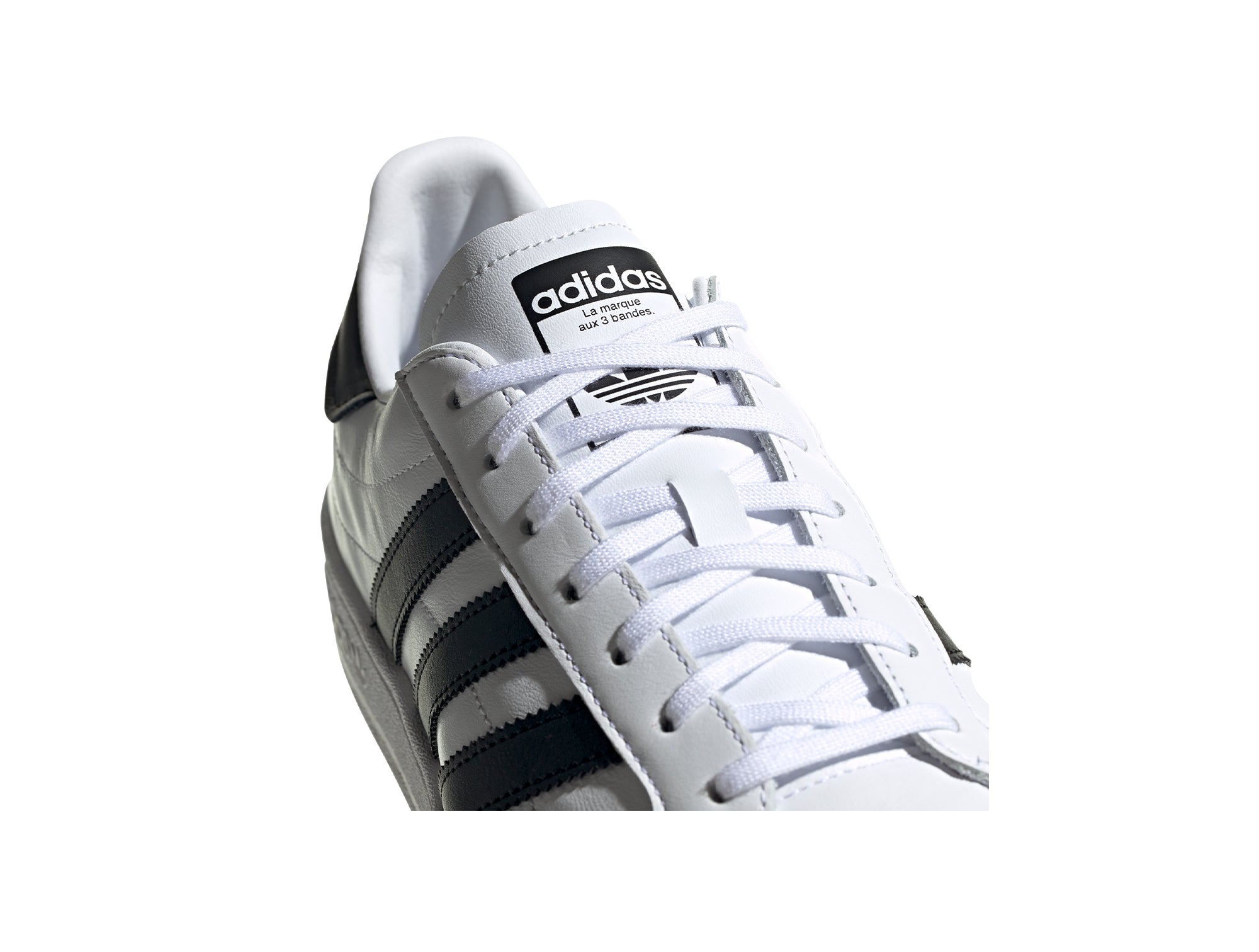 Adidas la marque discount aux 3 bandes blancos