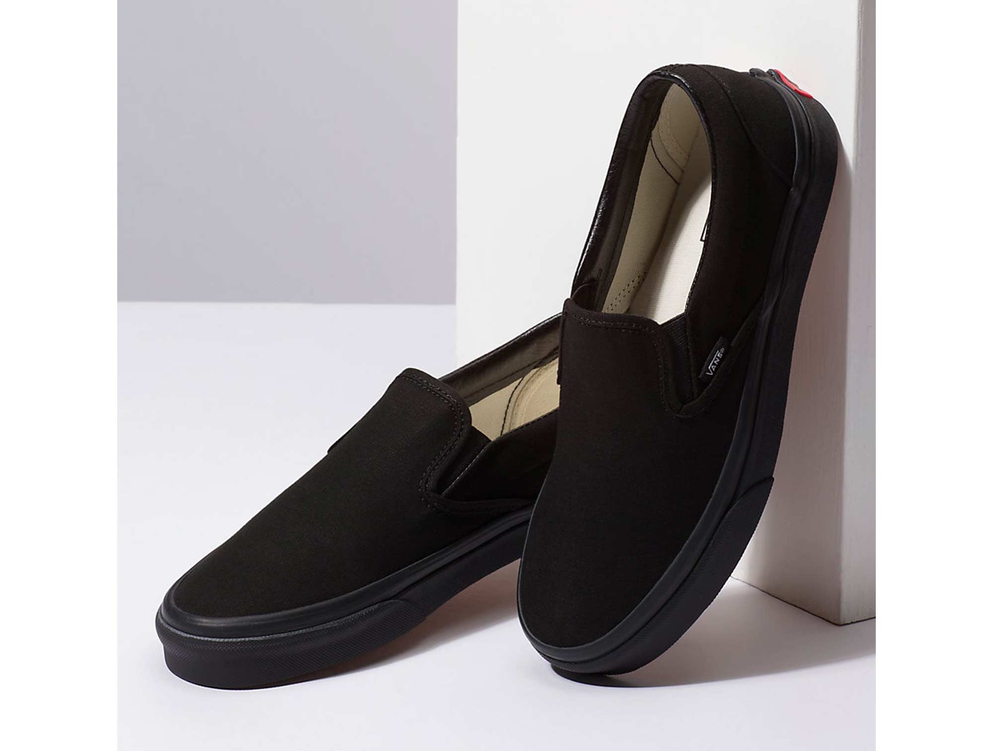 Vans slip best sale on hombre negro